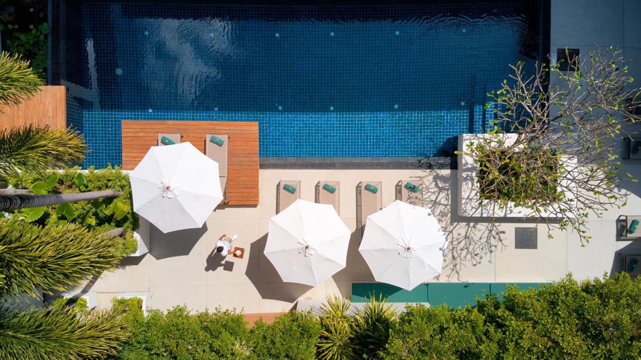 Outrigger Surin Beach Resort - Sha Extra Plus Exteriér fotografie The pool at the Beverly Hills Hotel