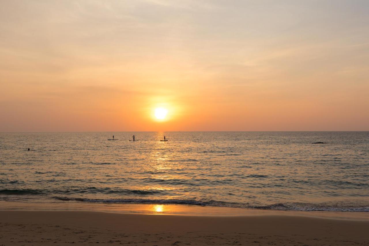 Outrigger Surin Beach Resort - Sha Extra Plus Exteriér fotografie Sunset at the beach