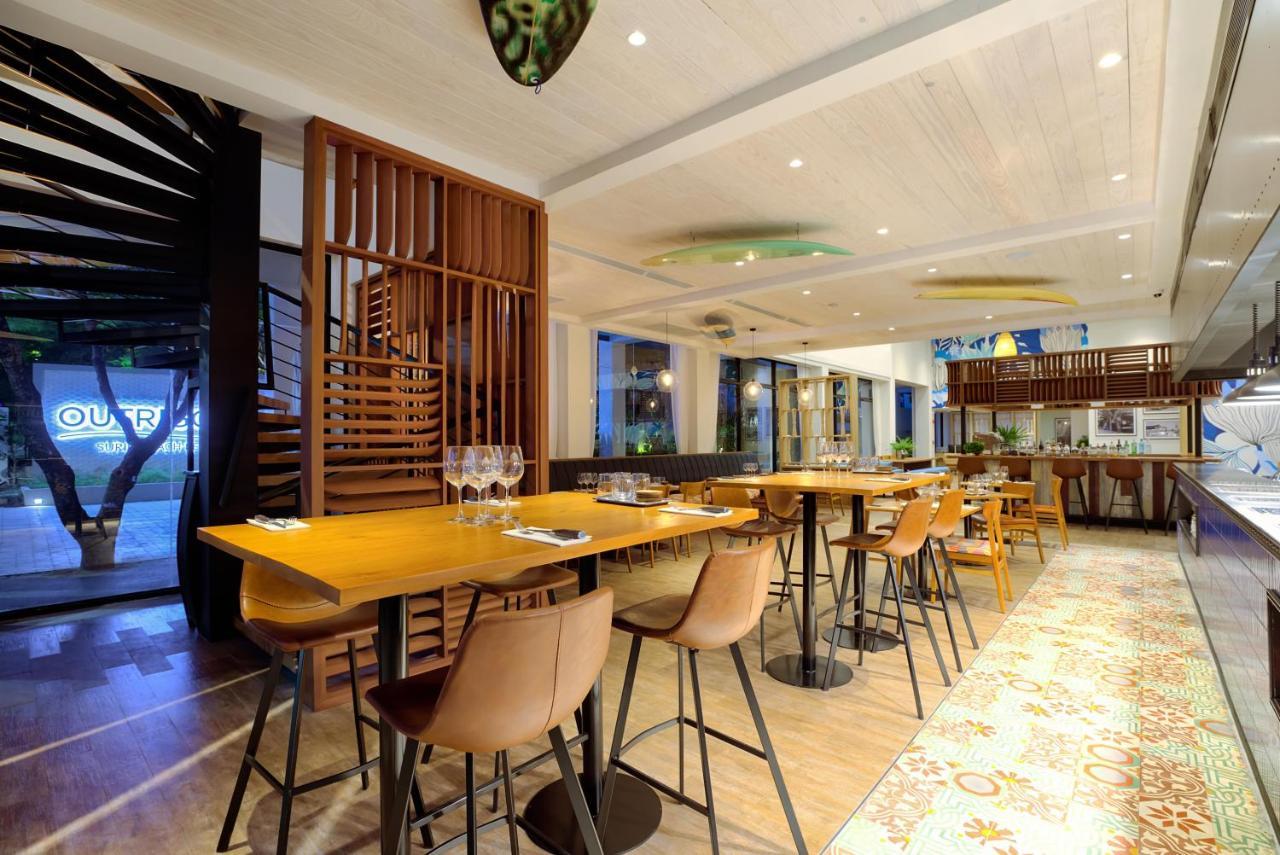 Outrigger Surin Beach Resort - Sha Extra Plus Exteriér fotografie Restaurant