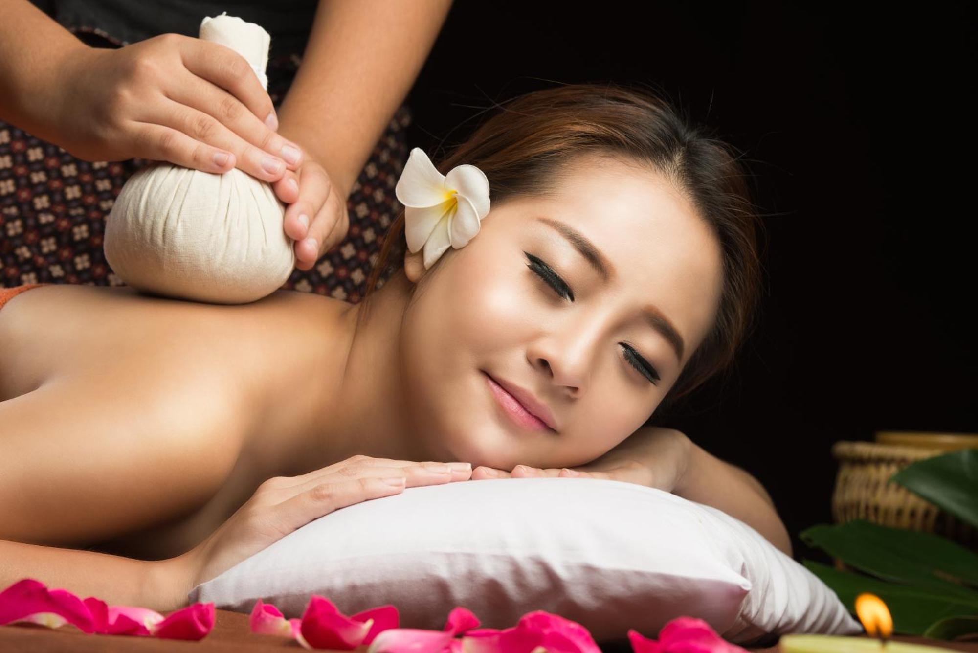 Outrigger Surin Beach Resort - Sha Extra Plus Exteriér fotografie Thai herbal compress massage