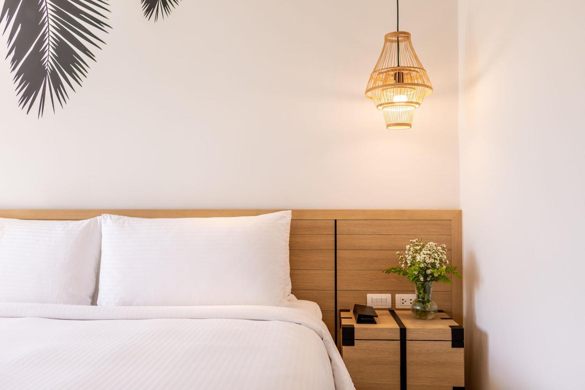 Outrigger Surin Beach Resort - Sha Extra Plus Pokoj fotografie A room at the hotel