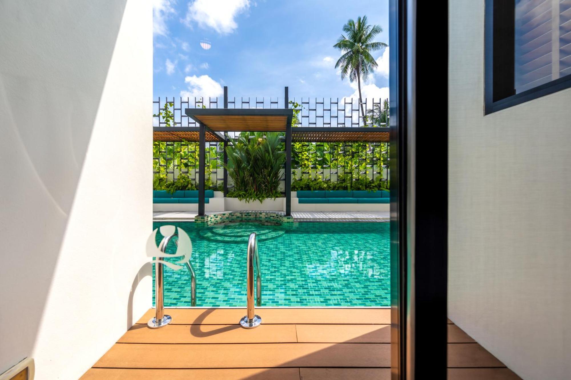 Outrigger Surin Beach Resort - Sha Extra Plus Pokoj fotografie The swimming pool at the hotel